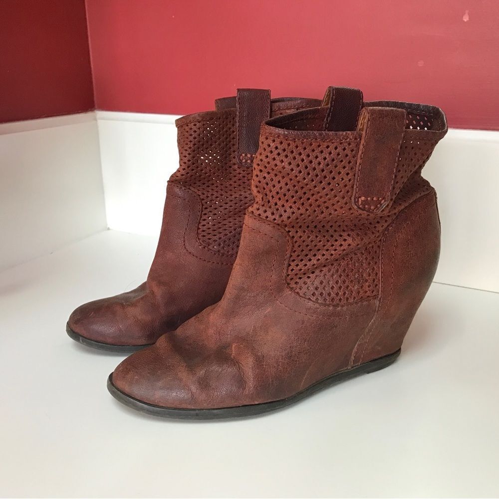 LUCKY Brand Keno Perforated Dark Camel Suede Leather Wedge Bootie (7) - Picture 4 of 11